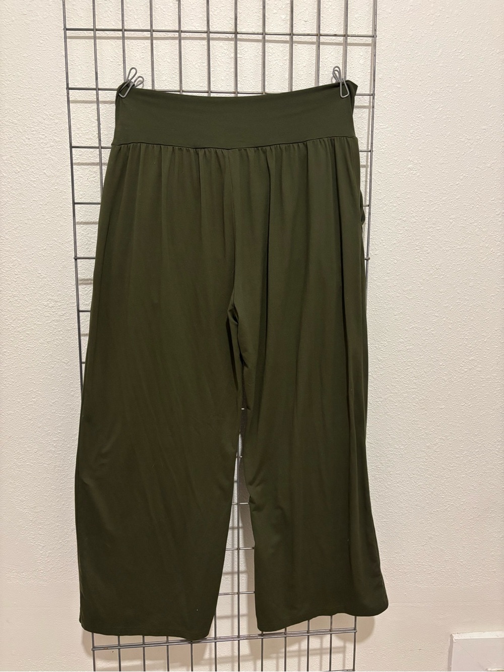 Wide-Leg Olive Green Pull-On Pants with Pockets - Picture 3 of 3